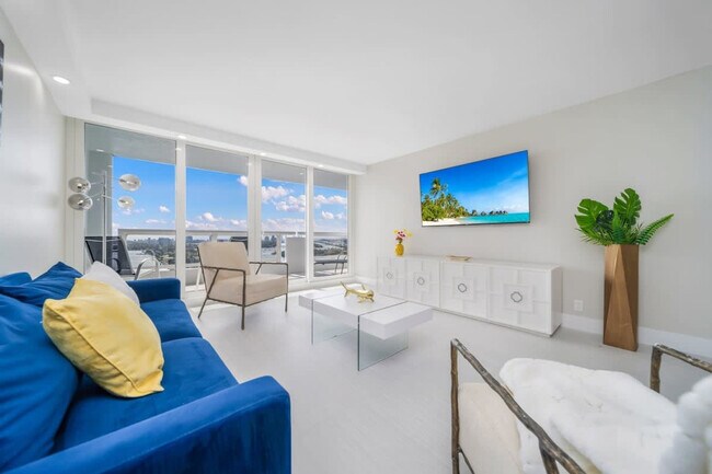 Foto del edificio - 1717 N Bayshore Dr