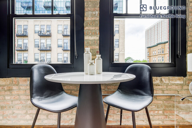 Foto del edificio - 1515 W Monroe St