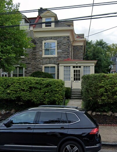 Primary Photo - 215 E Gravers Ln
