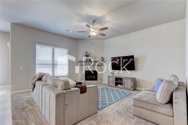 Building Photo - Gorgeous 3 Bedroom Home with Storm Shelter located in The Waters in Moore!! **All Appliances Incl...