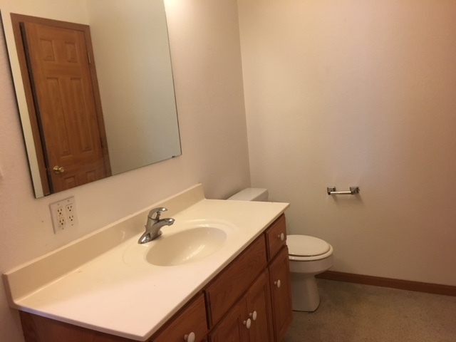 Building Photo - 231-239-239 Pine Ridge Dr