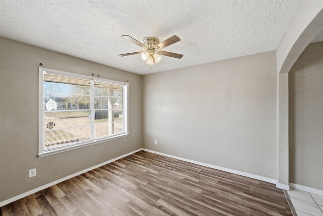 Building Photo - 10507 Seaford Dr