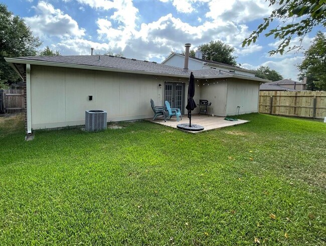 Building Photo - 28807 Loddington St