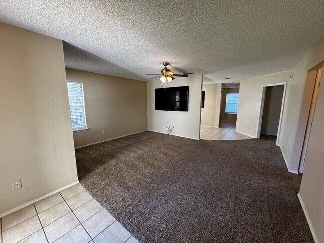 Foto del edificio - Stunning 2-Bed Oasis in Established Neighb...