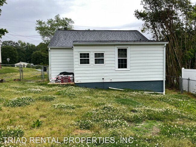 Building Photo - 2 br, 1 bath House - 810 THOMAS ST