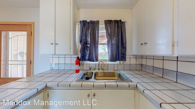 2 br, 1 bath House - 1305 Hermosa Dr SE photo'