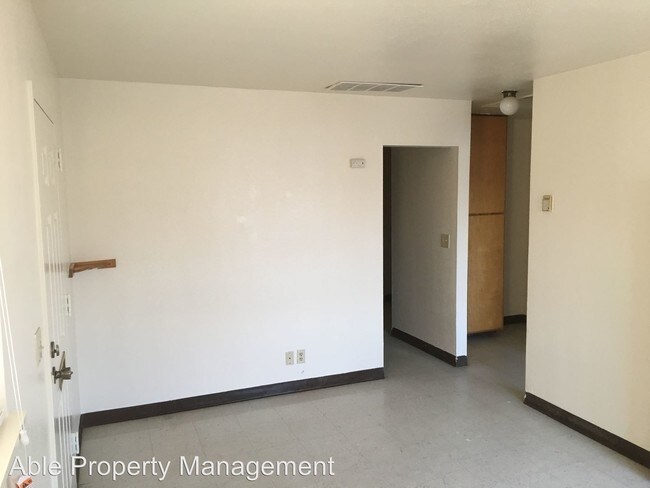 Building Photo - 1 br, 1 bath House - 1411 E. 11th St.
