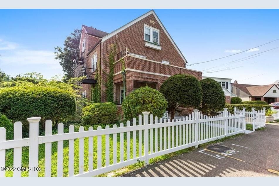 106 Pemberwick Rd Unit 2, Greenwich, CT 06831 Apartments in Greenwich