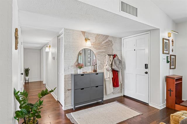 Foto del edificio - 526 Shadowcrest Ln