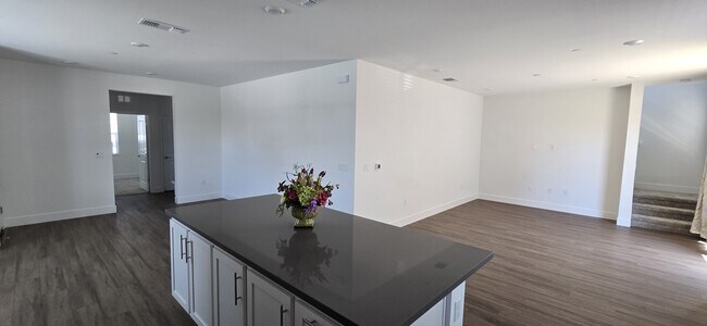 Building Photo - 3217 Shrute Dr