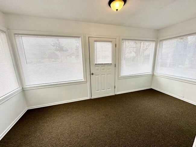 Foto del edificio - 610 S Pine St