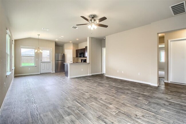 Foto del edificio - 102 Sulphur River Lp