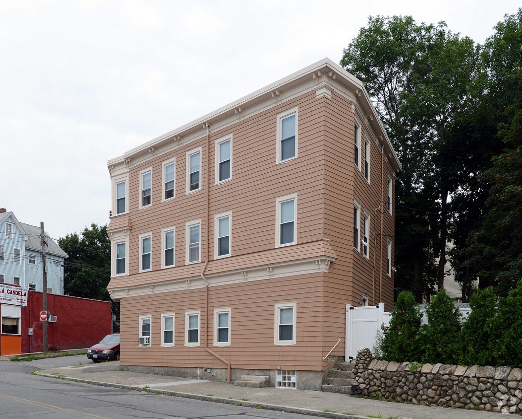 Building Photo - 81 Austin St