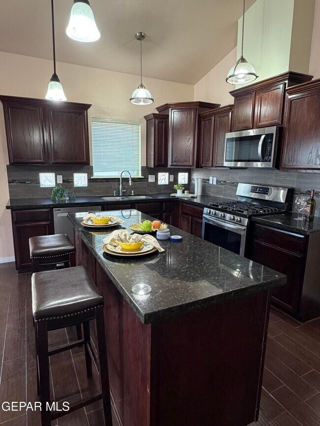 Foto del edificio - 13514 Everingham St