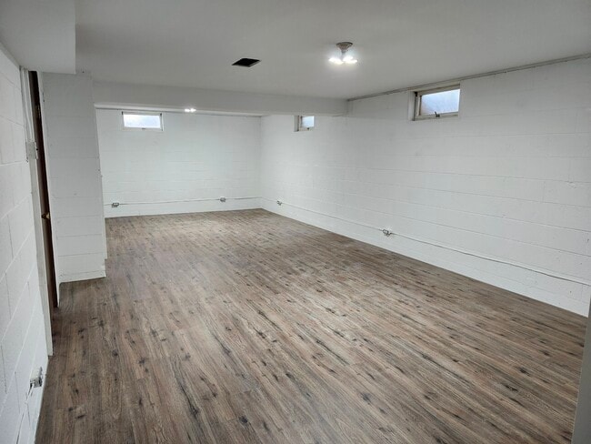 Building Photo - 6618 South Dr