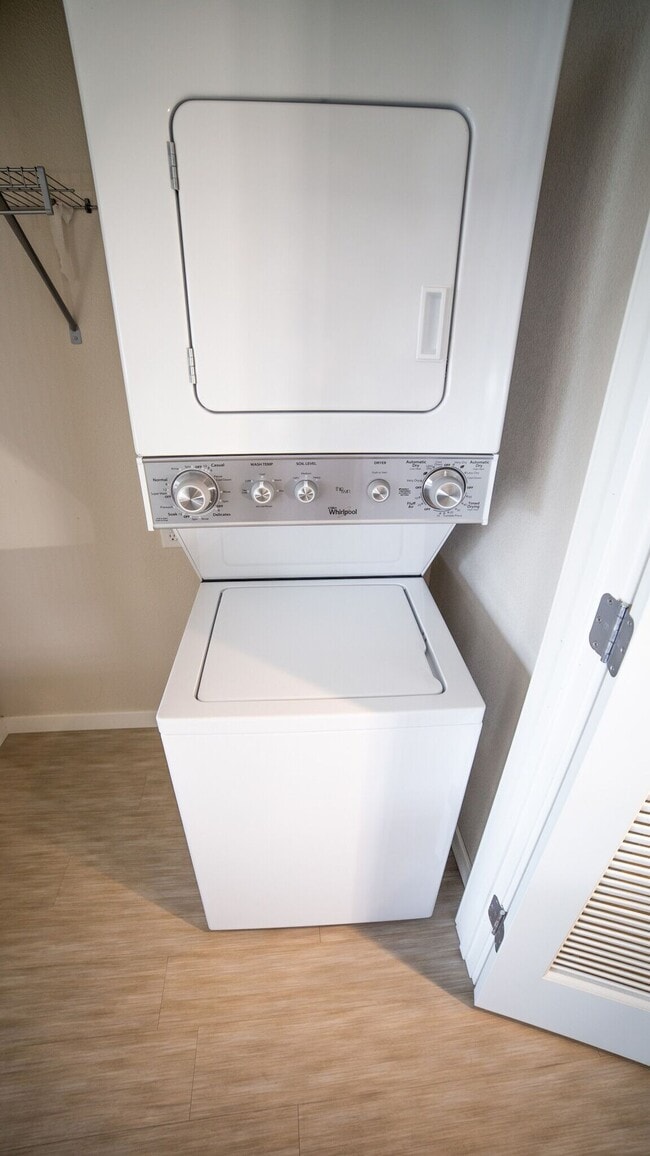 Building Photo - 3828 Apartments