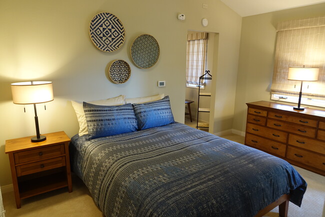 Comfortable fully furnished guest house near Cottage Hospital - 2620 Tallant Rd