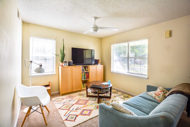 Foto del edificio - Adorable Single Family House in West Ashley