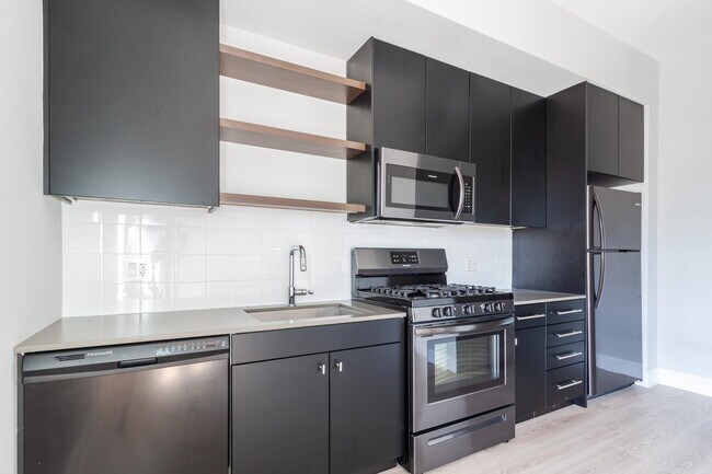 Photo - 941 West Belmont Avenue #501 Apartment