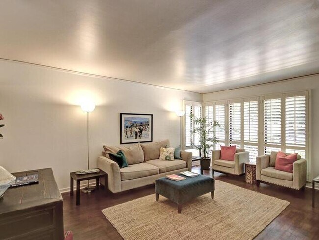 Foto del edificio - Charming home at 1417 2nd Ave, Sacramento