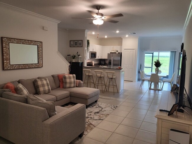 Building Photo - Available Now : Charming 3 Bed, 2 Bath Townhome in a Prime Location