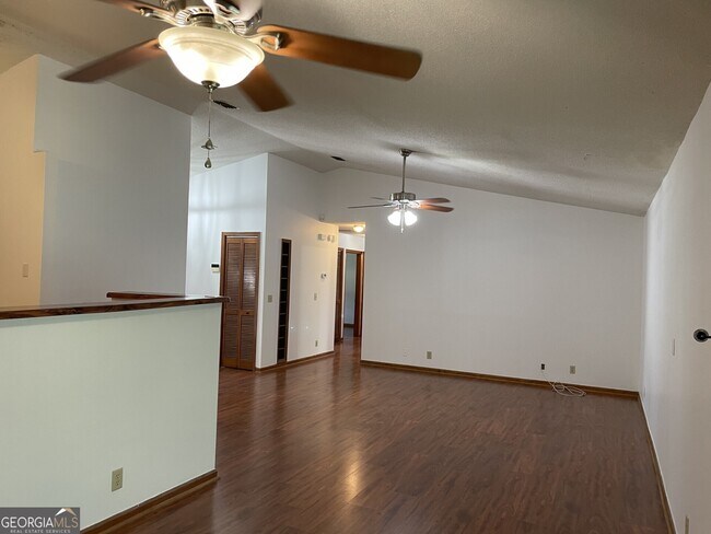 Building Photo - 140 Green Acre Cir N
