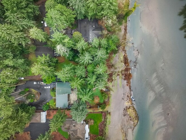 Building Photo - Beautiful 3 Bed, 2 Bath Rental Home on the Sandy River!