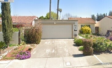 Building Photo - 2155 Goldcrest Cir