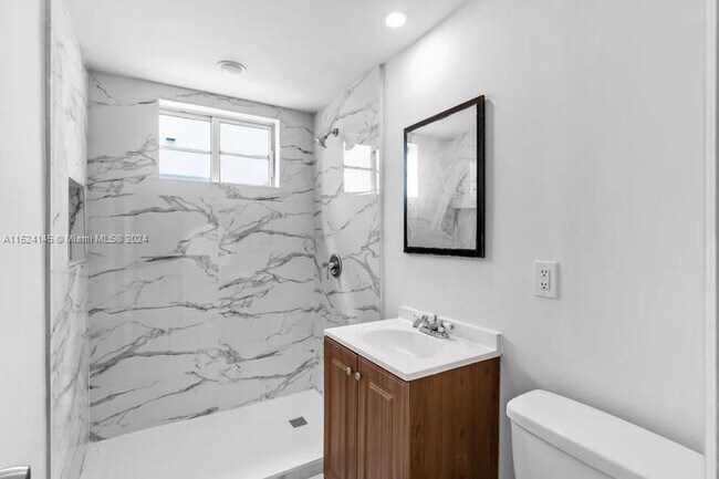 Foto del edificio - 7950 Tatum Waterway Dr