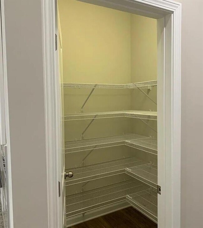 Foto del edificio - 1343 Elderwood Way