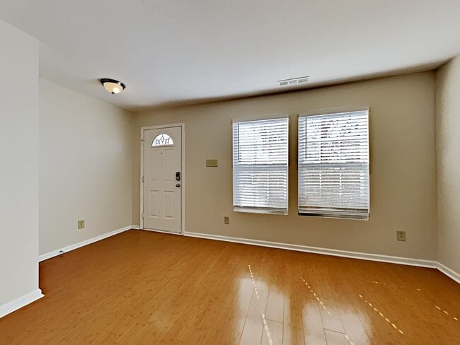 Building Photo - 826 Littleton Dr