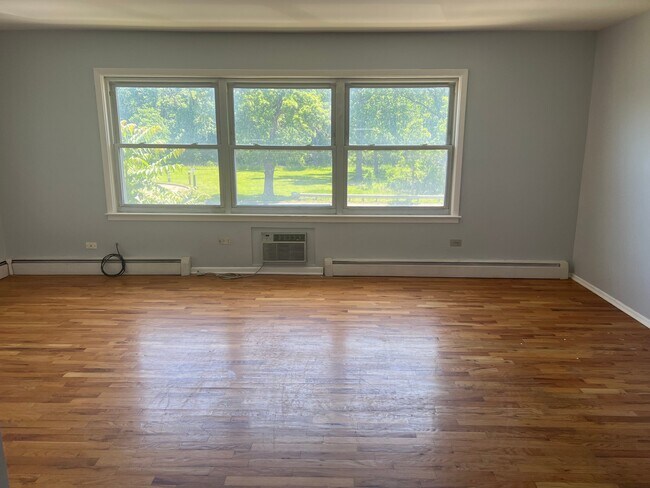 Foto del edificio - 1360 N 1st Ave