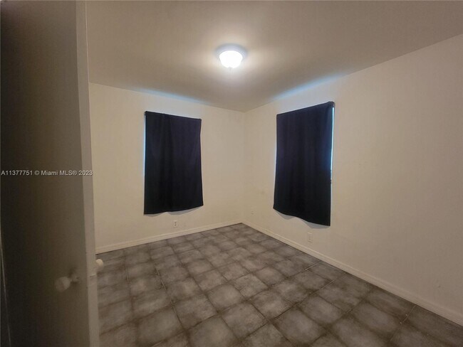 Building Photo - 1031 NW 23rd Ave