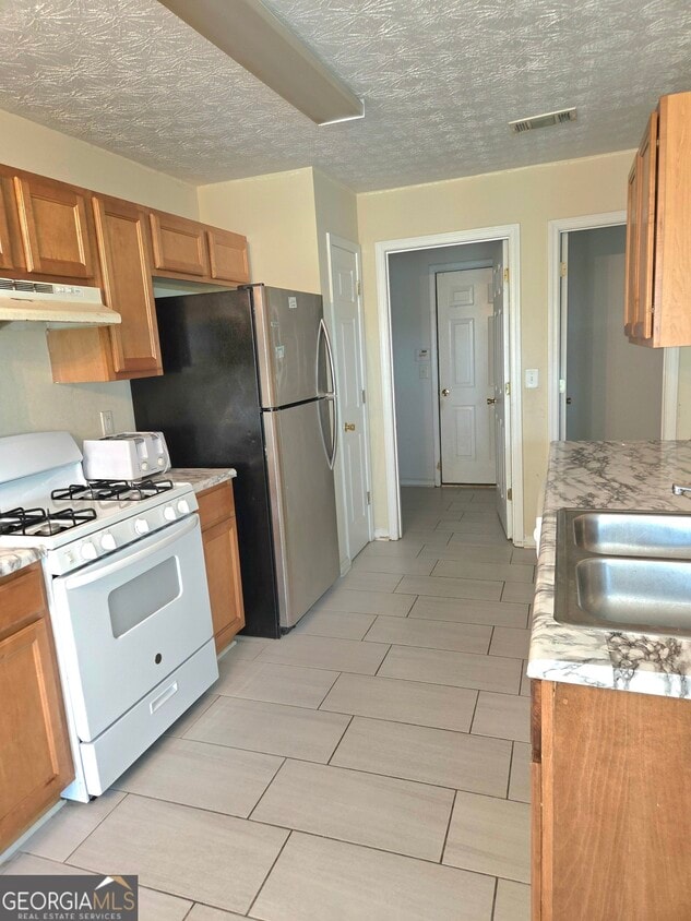Building Photo - 557 Shadow Valley Ct