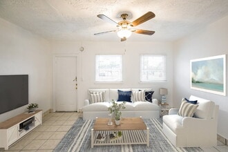 Building Photo - 403 N 19th Ave