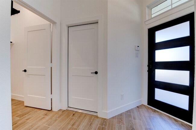 Building Photo - 156 Sea Foam Ct