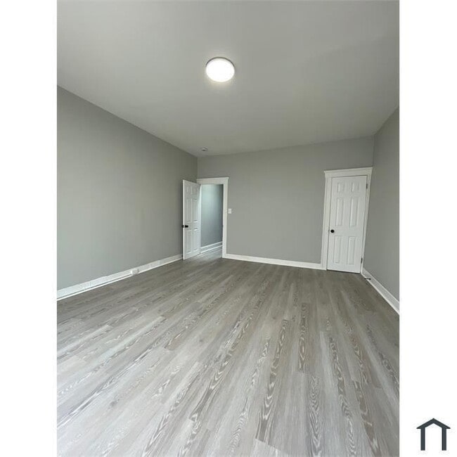 Building Photo - 3 Bedroom - Voucher Accepted