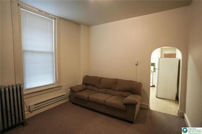 Foto del edificio - 242 Delaware Ave