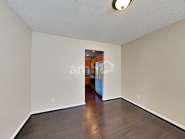 Building Photo - 450 Crested View Drive