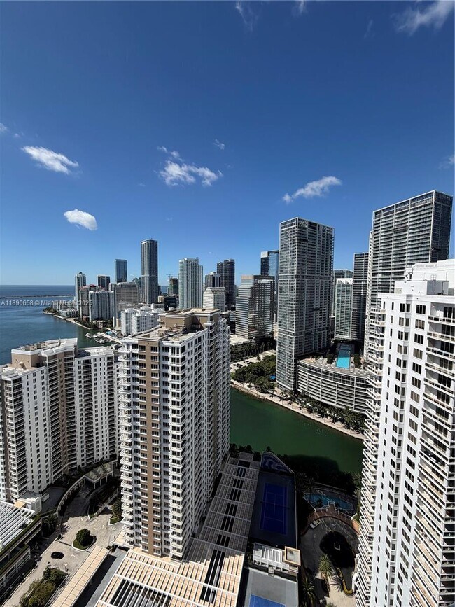 Building Photo - 900 Brickell Key Blvd Building Photo - 900 Brickell Key Blvd