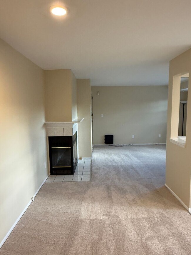 Foto del edificio - Third-Floor 2BR/1.5BA Condo Near I-695
