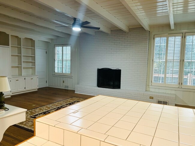 Building Photo - 1679 S Milledge Ave