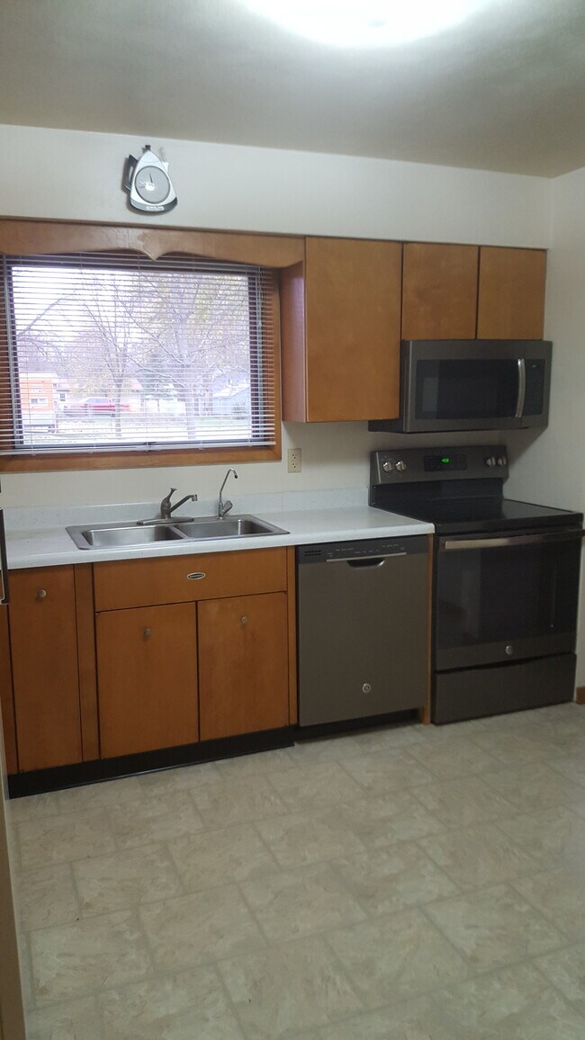 Kitchen - 837 NE 1st St