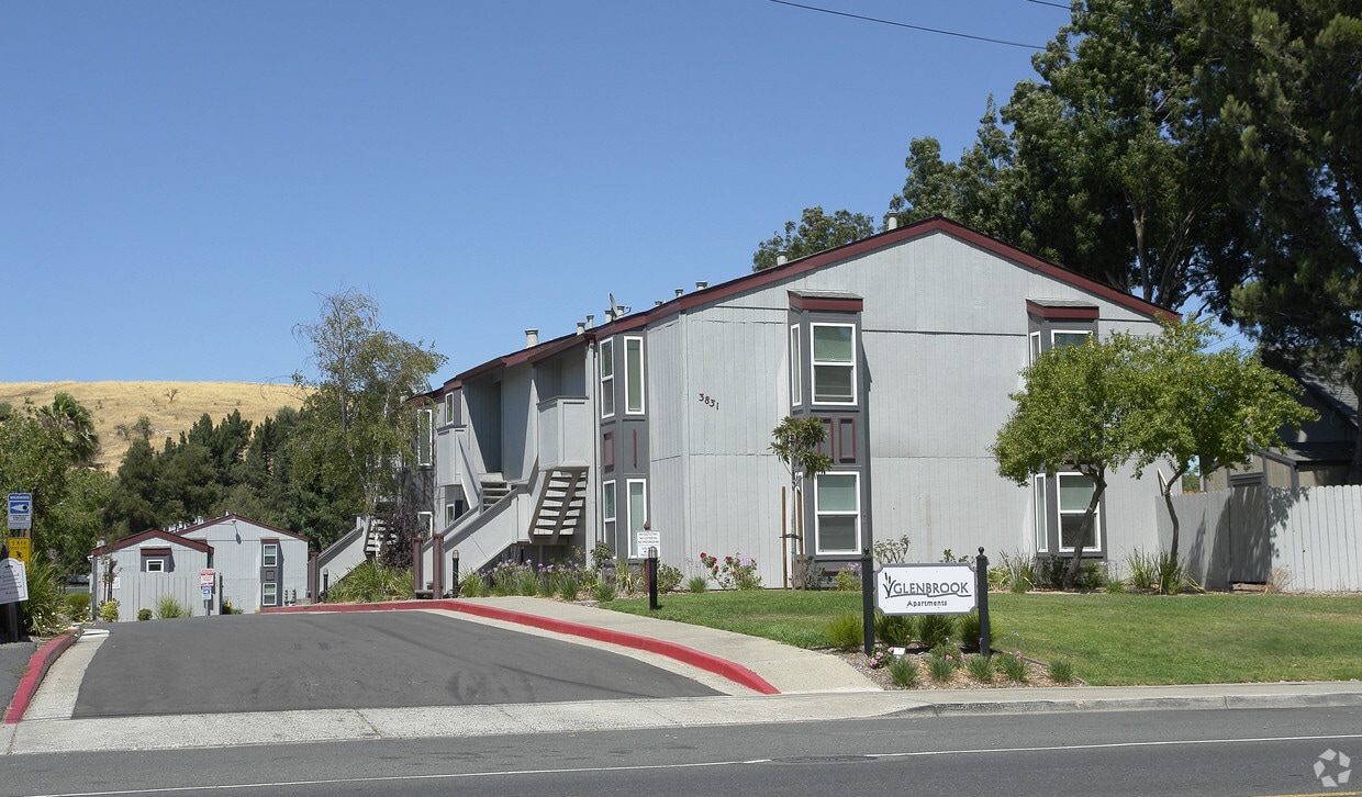 Primary Photo - Glenbrook Apartments