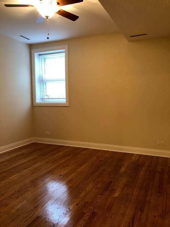 Foto del edificio - 2222 N Bissell St