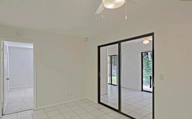Foto del edificio - 9258 Green Meadows Way