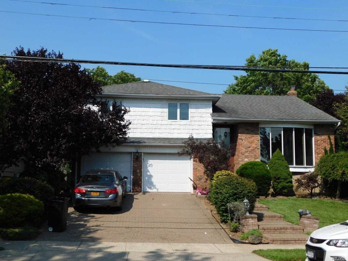Primary Photo - 524 Longacre Ave