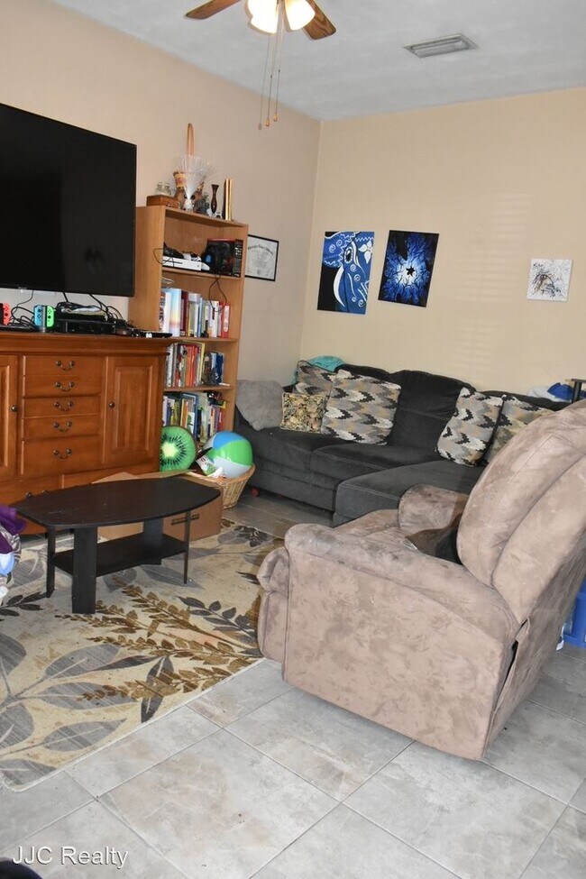 Building Photo - 3 br, 1.5 bath House - 4310 Turpin Pl
