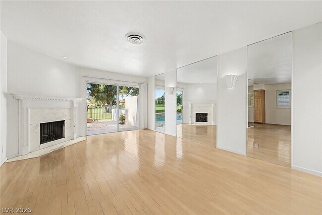 Foto del edificio - 3159 Bel Air Dr
