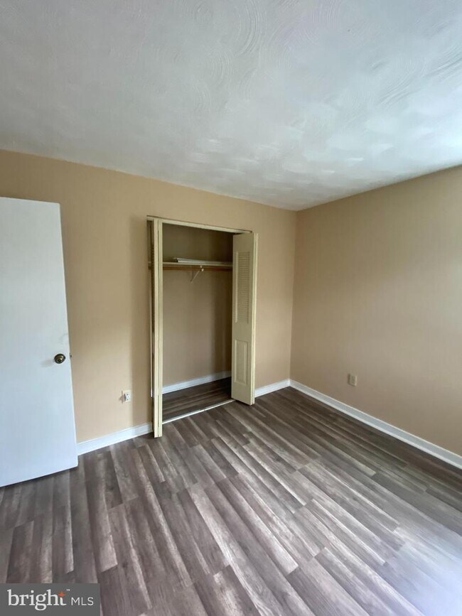 Foto del edificio - 7881 Leetown Rd